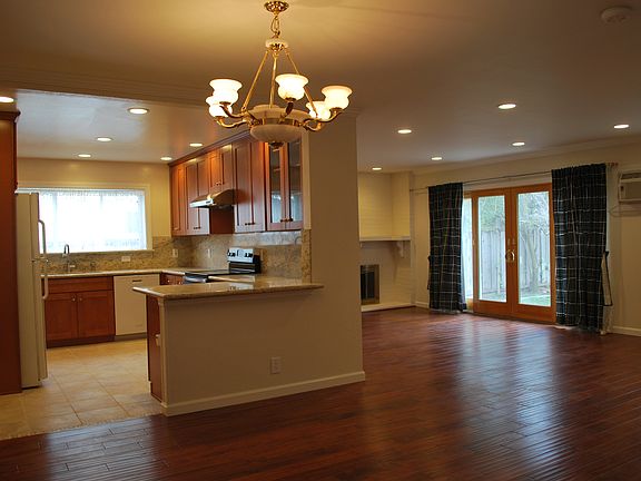 3rd image of 5798 McKellar Dr