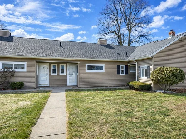 156 Horseshoe Dr Unit 156, Chicopee, MA 01022