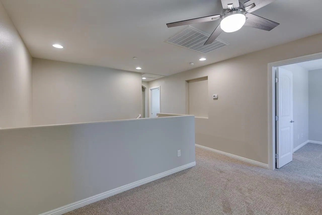 3 bed, 2.5 bath, 1700 sqft, $800 — Photo 4