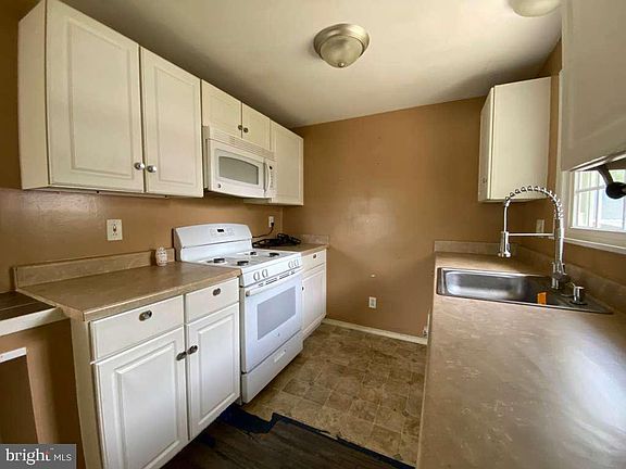 3rd image of 92 Elmer St