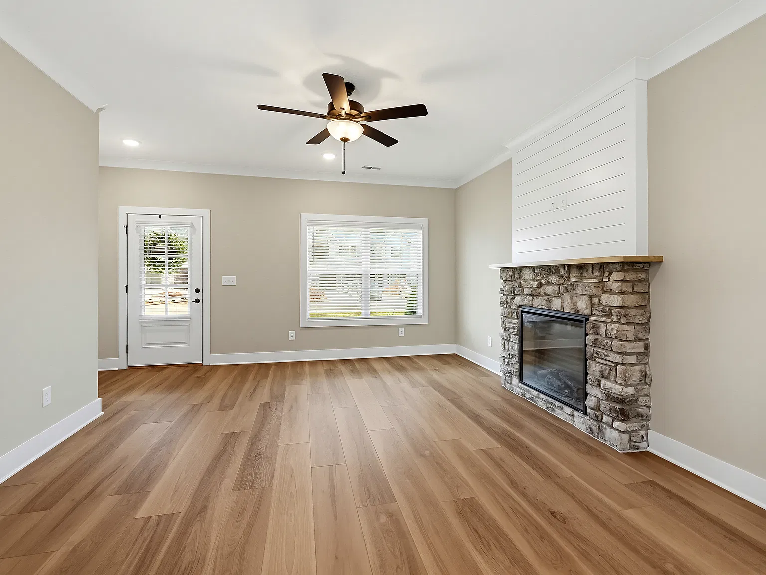 4 bed, 2.5 bath, 2083 sqft, $2,595 — Photo 4