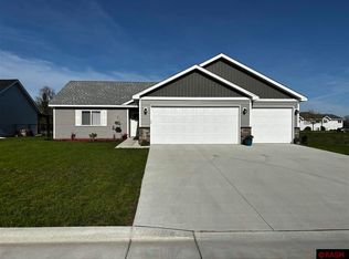 2015 Pratt Circle St, Peter, MN 56082