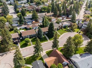 116 NW Queensland Pl SE, Calgary, AB T2J4G8