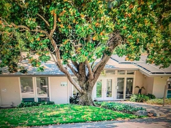 Roundtree clubhouse exterior