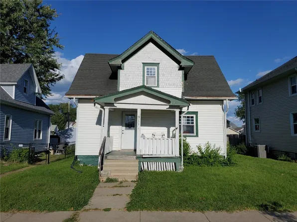 911 8th St SW, Cedar Rapids, IA 52404