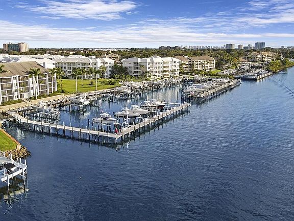 5th image of 941 Bay Colony Drive S