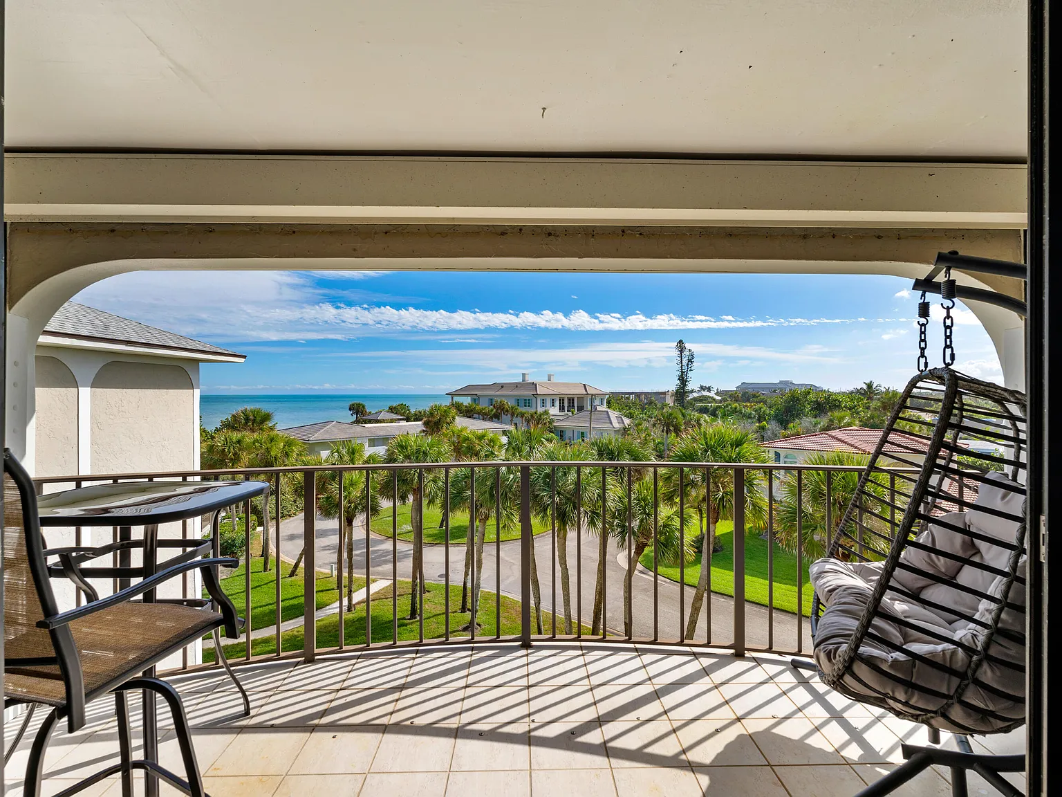 2 bed, 2.0 bath, 1300 sqft, $9,000 — Photo 3