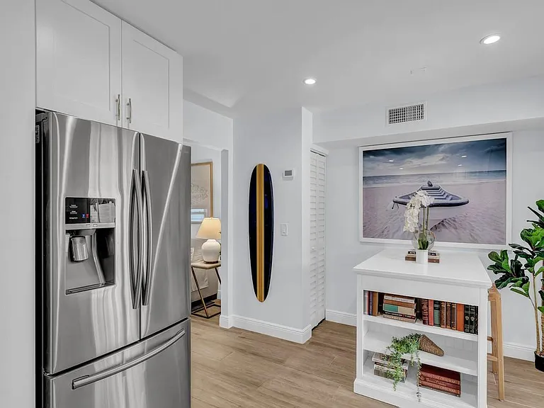824 Dahlia Ln — Photo 9