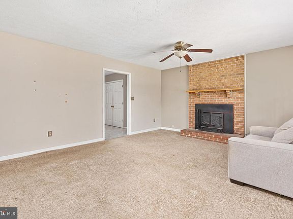 5th image of 113 Lakewood Dr