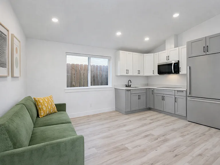 Living room (staged)