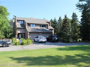 394 E Shore Dr, Whitmore Lake, MI