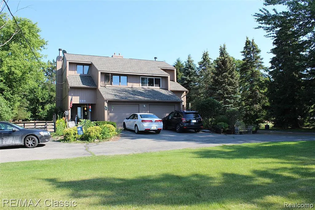 394 E Shore Dr photo 1