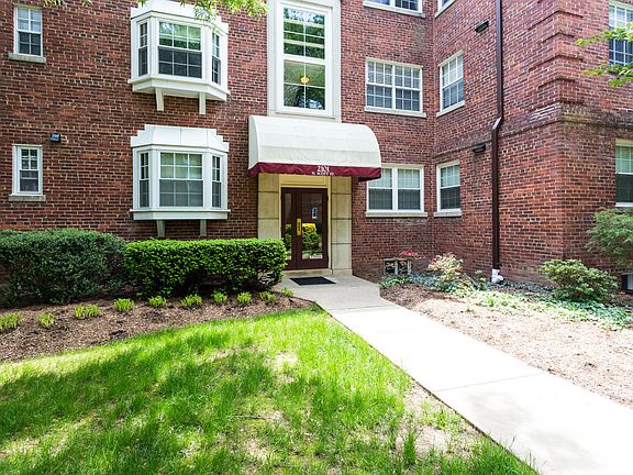 2nd image of 2101 N Scott St APT 100