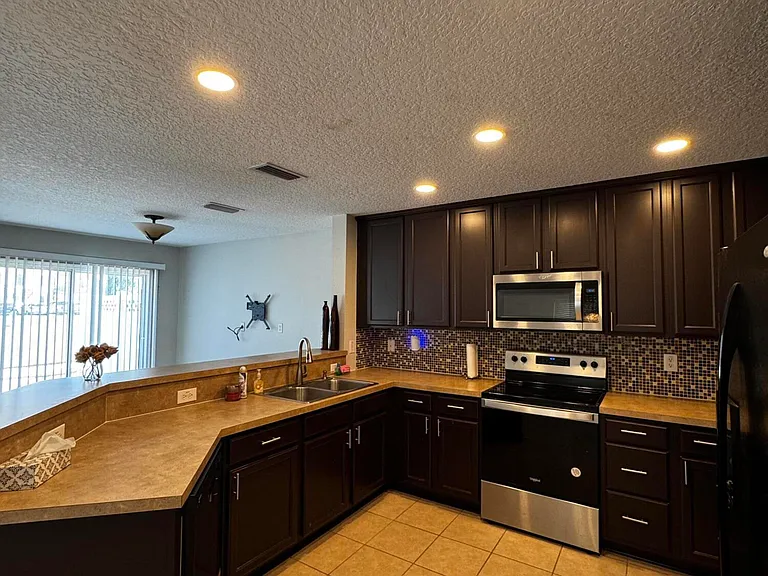 1052 N Black Cherry Dr — Photo 3