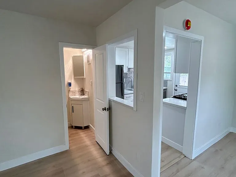 4002-6 Florida Street Apartments — Photo 15