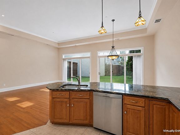 4th image of 18 Deborah Ln #18