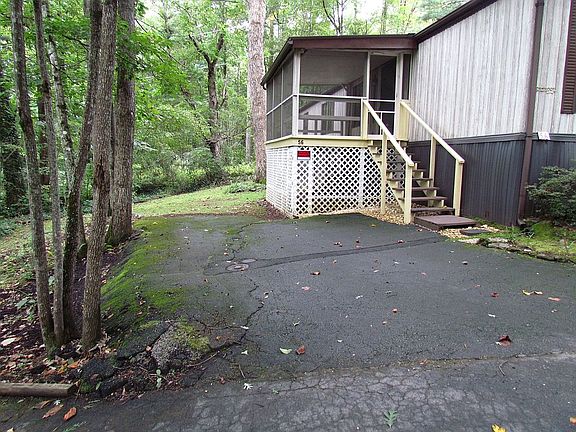 2nd image of 56 Woodpecker Walk
