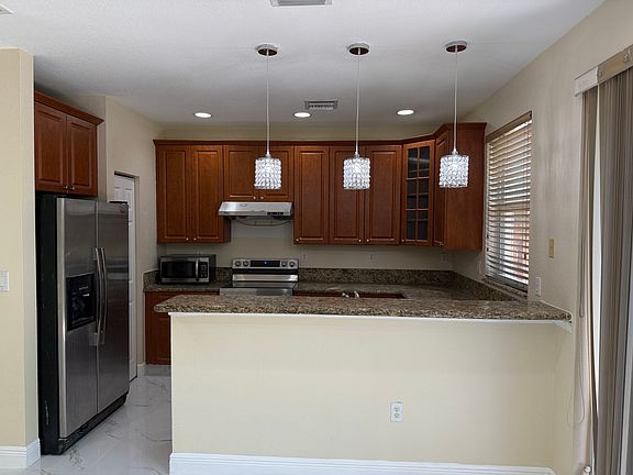 4th image of 6542 Hidden Cove Dr