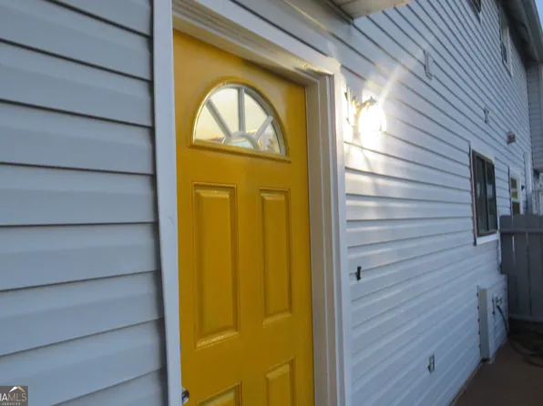 22 Fairview Dr, Jonesboro, GA 30238