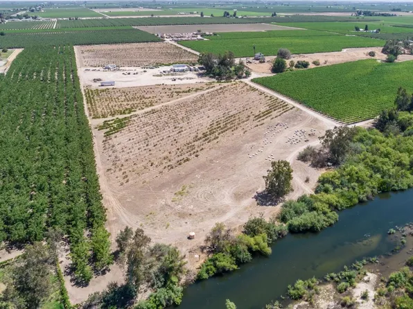 15246 W Barstow Ave, Kerman, CA 93630