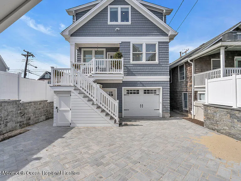 368 1st Ave — Photo 2