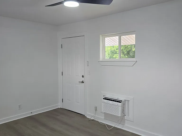 301 E Main St #12 — Photo 6