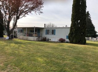 690 Roguelea Ln, Grants Pass, OR 97526