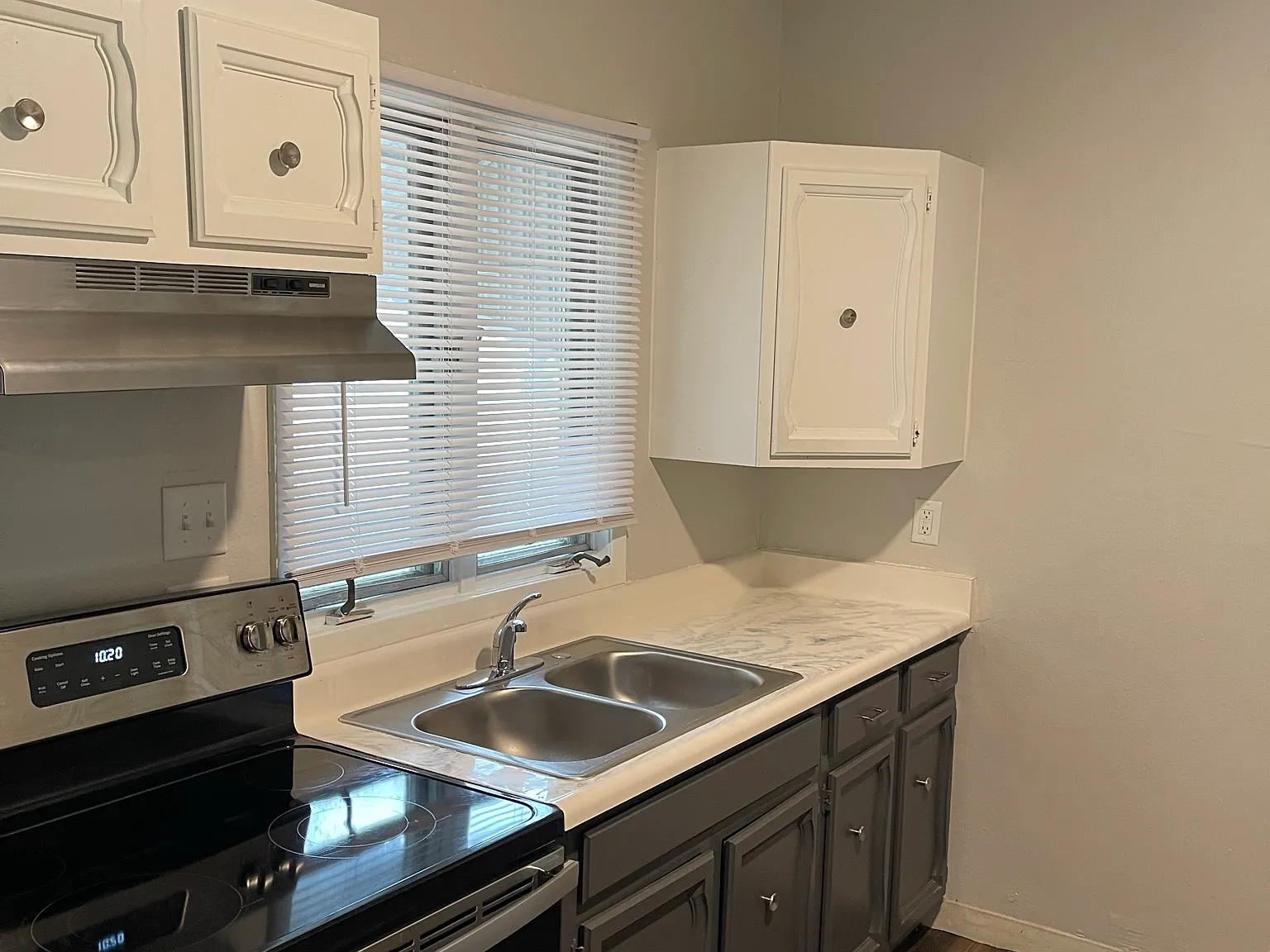 4 bed, 1678 sqft, $3,085 — Photo 1