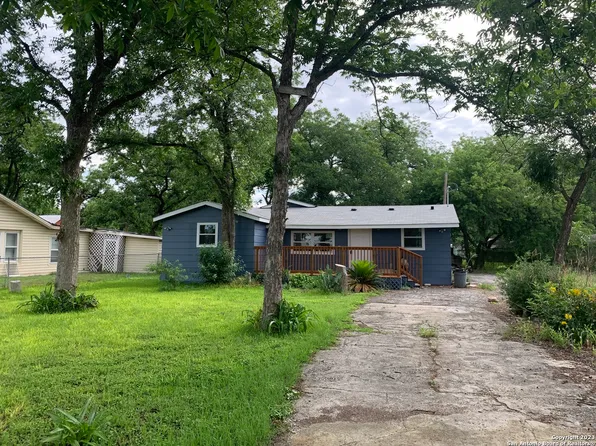 410 N CRISP ST, Uvalde, TX 78801
