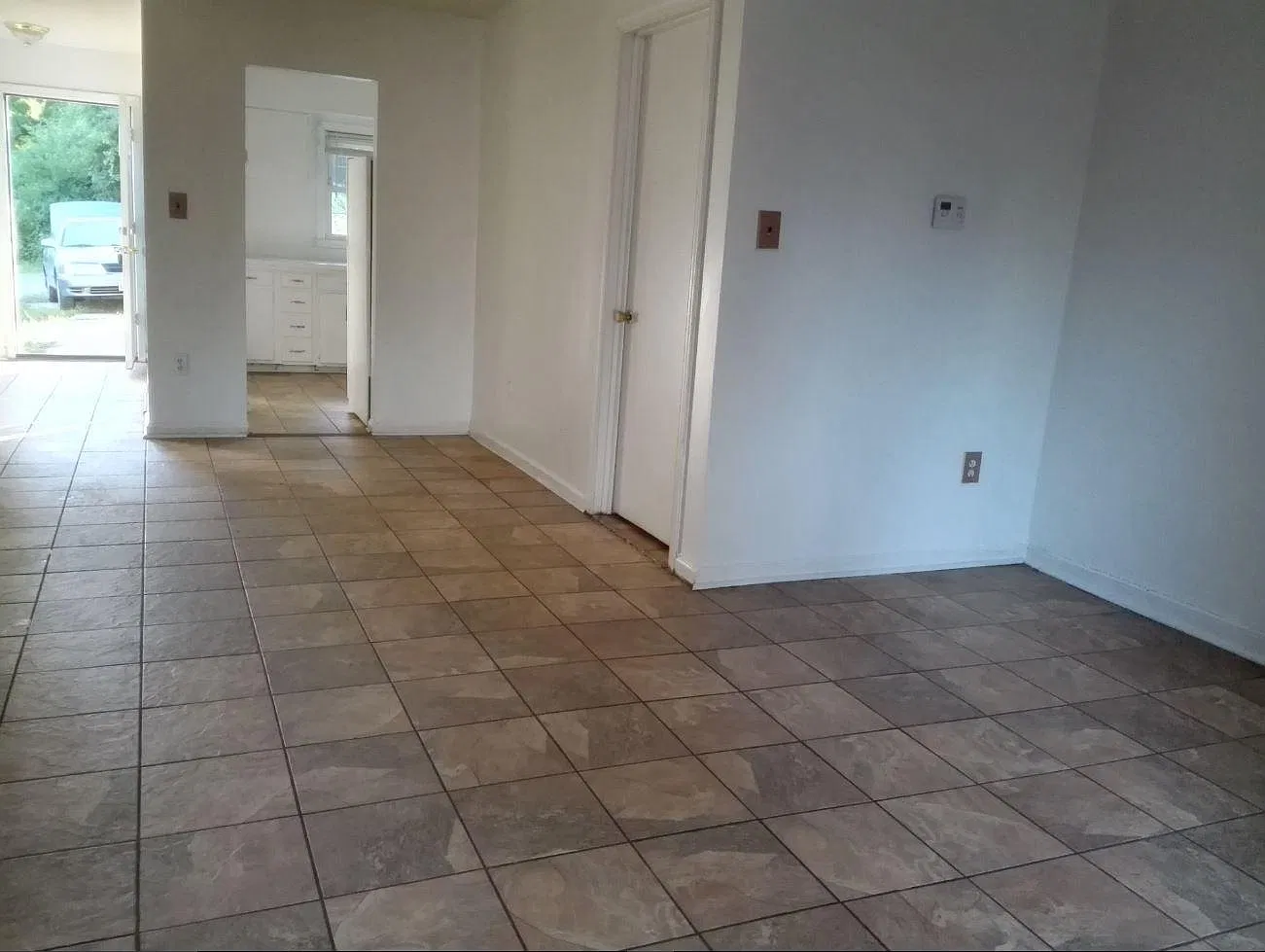 3 bed, 1.5 bath, 1296 sqft, $1,900 — Photo 4