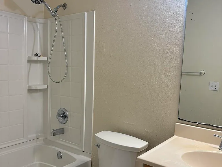 3255 Maplewood Dr — Photo 10