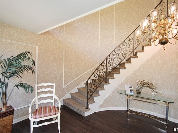 3rd image of 125 E Glen Ave APT 210B