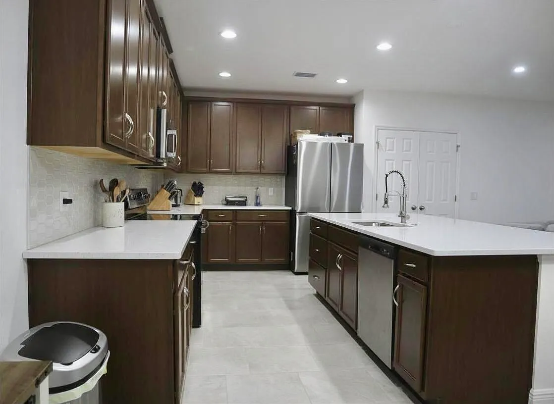 4 bed, 2.0 bath, 2100 sqft, $2,400 — Photo 4