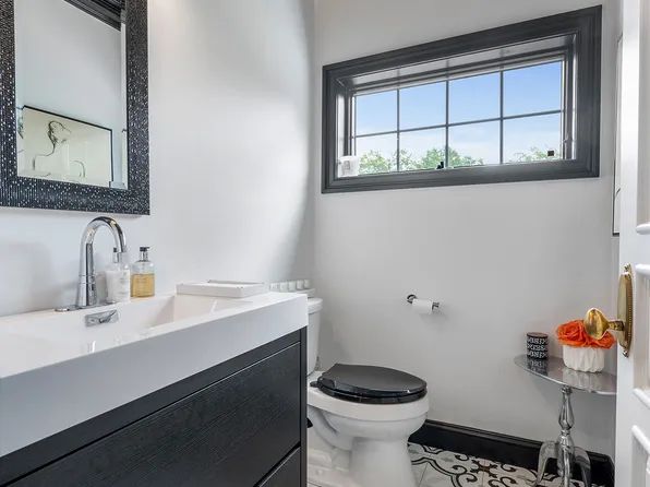 373 Ocean Terrace image 14 of 47