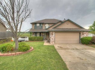 3302 S Springtree Ln W, Sand Springs, OK 74063