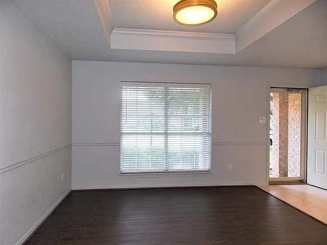3 bed, 2.0 bath, 1634 sqft, $2,175 — Photo 3