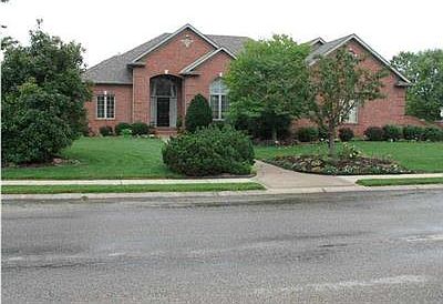2nd image of 2100 Lakes Edge Dr