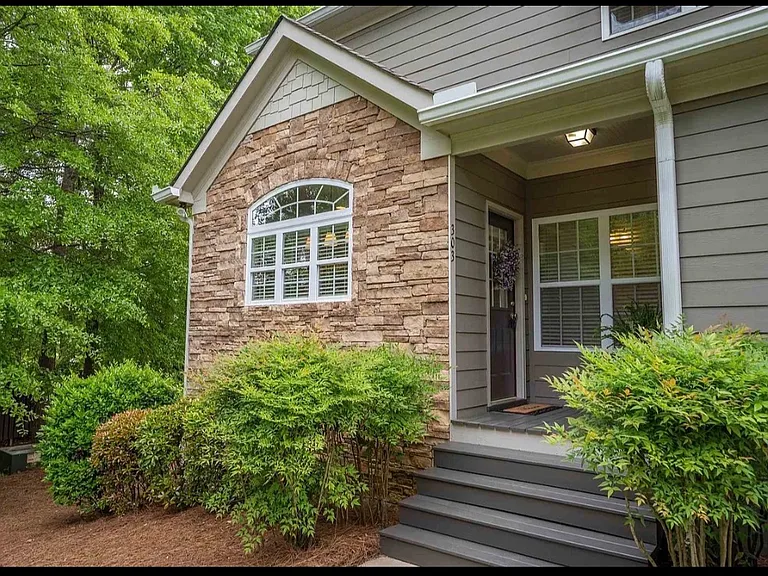 303 Port Laz Ln — Photo 1