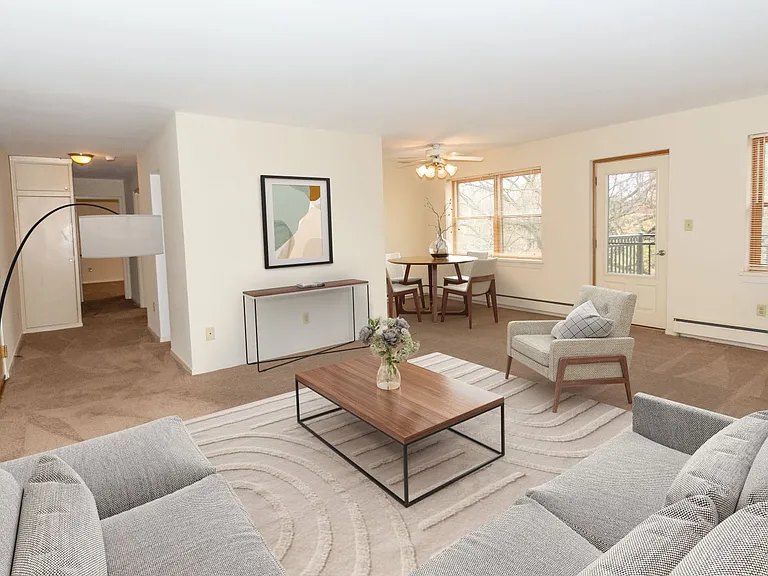 2920 Dean Parkway Apartments — Photo 5