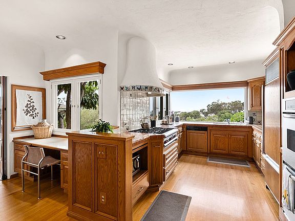 5th image of 4232 Altamirano Way