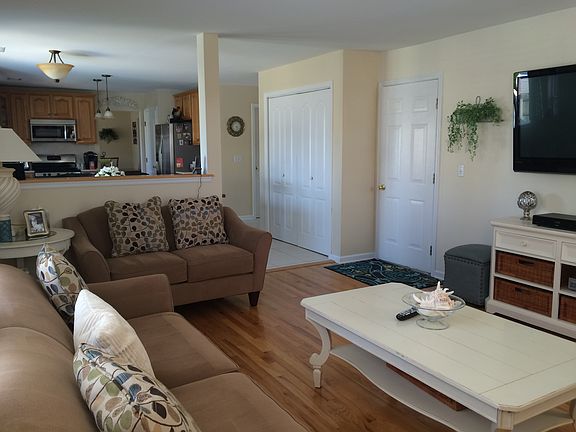 3rd image of 3122 Boxer St