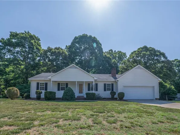 265 Rolling Green Dr, Winston Salem, NC 27107