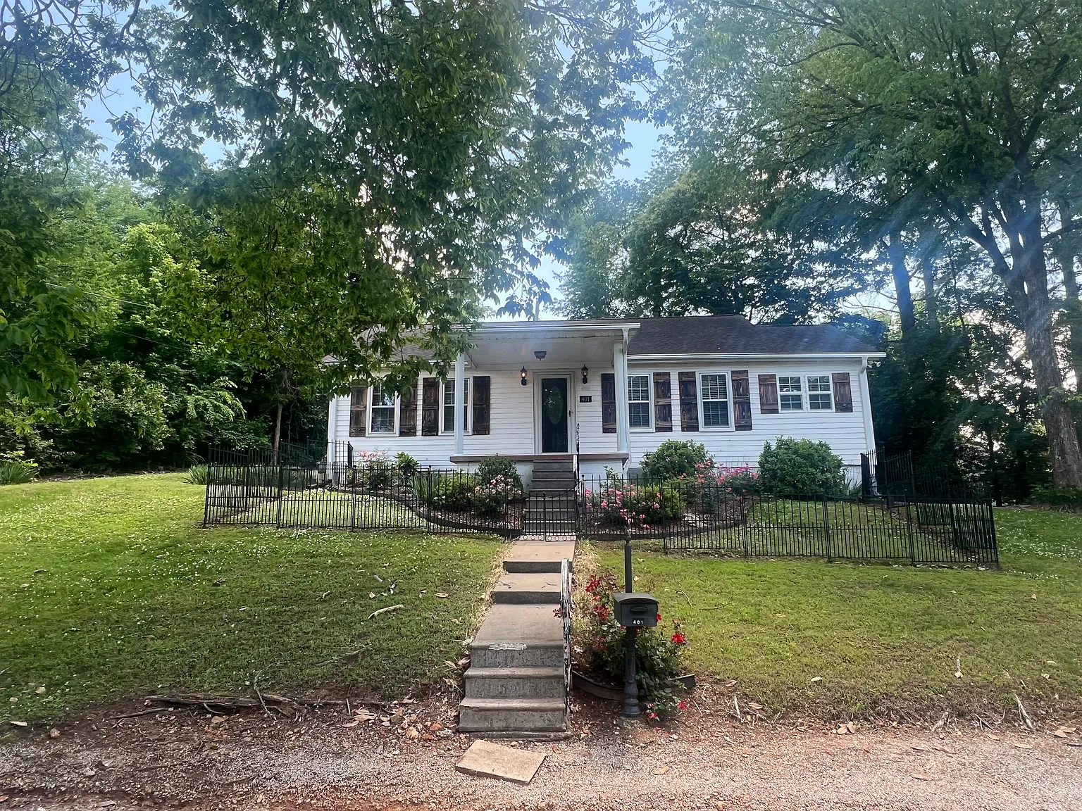 2 bed, 1220 sqft, $1,600 — Photo 1