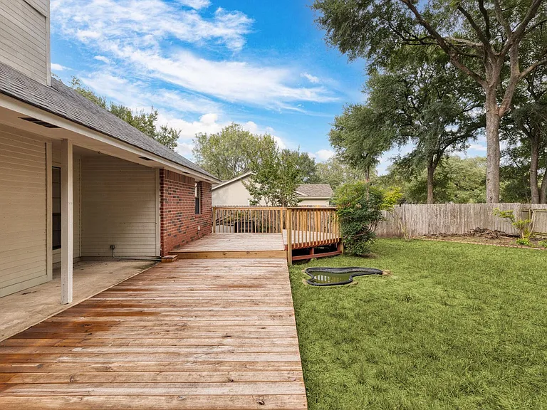 1502 Oak Knoll Ln — Photo 15