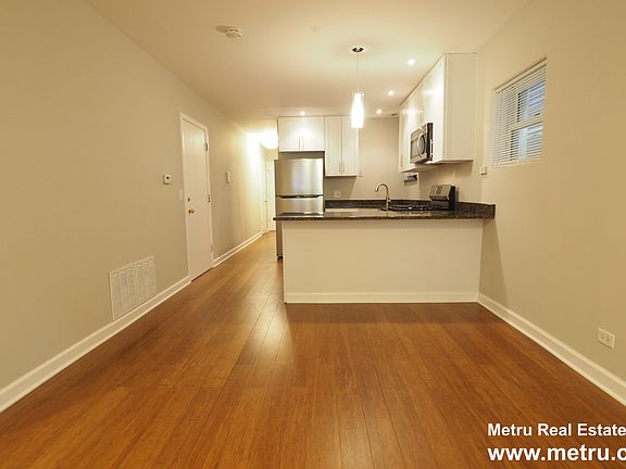 4th image of 1442 W Melrose St #G