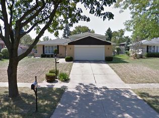 1823 Holly Ave, Darien, IL