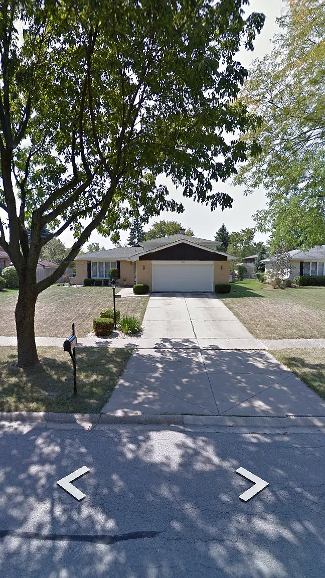1823 Holly Ave photo 1