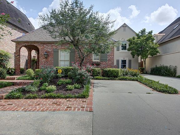 2nd image of 221 Oakleaf Dr