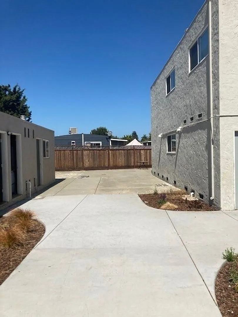 Welcome to Tamarack Gardens! Located in the heart of Sunnyvale — Photo 1