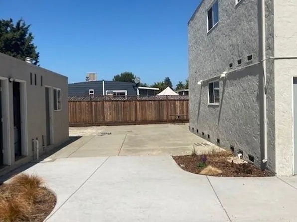 Welcome to Tamarack Gardens! Located in the heart of Sunnyvale, 929 Tamarack Ln APT 1, Sunnyvale, CA 94086